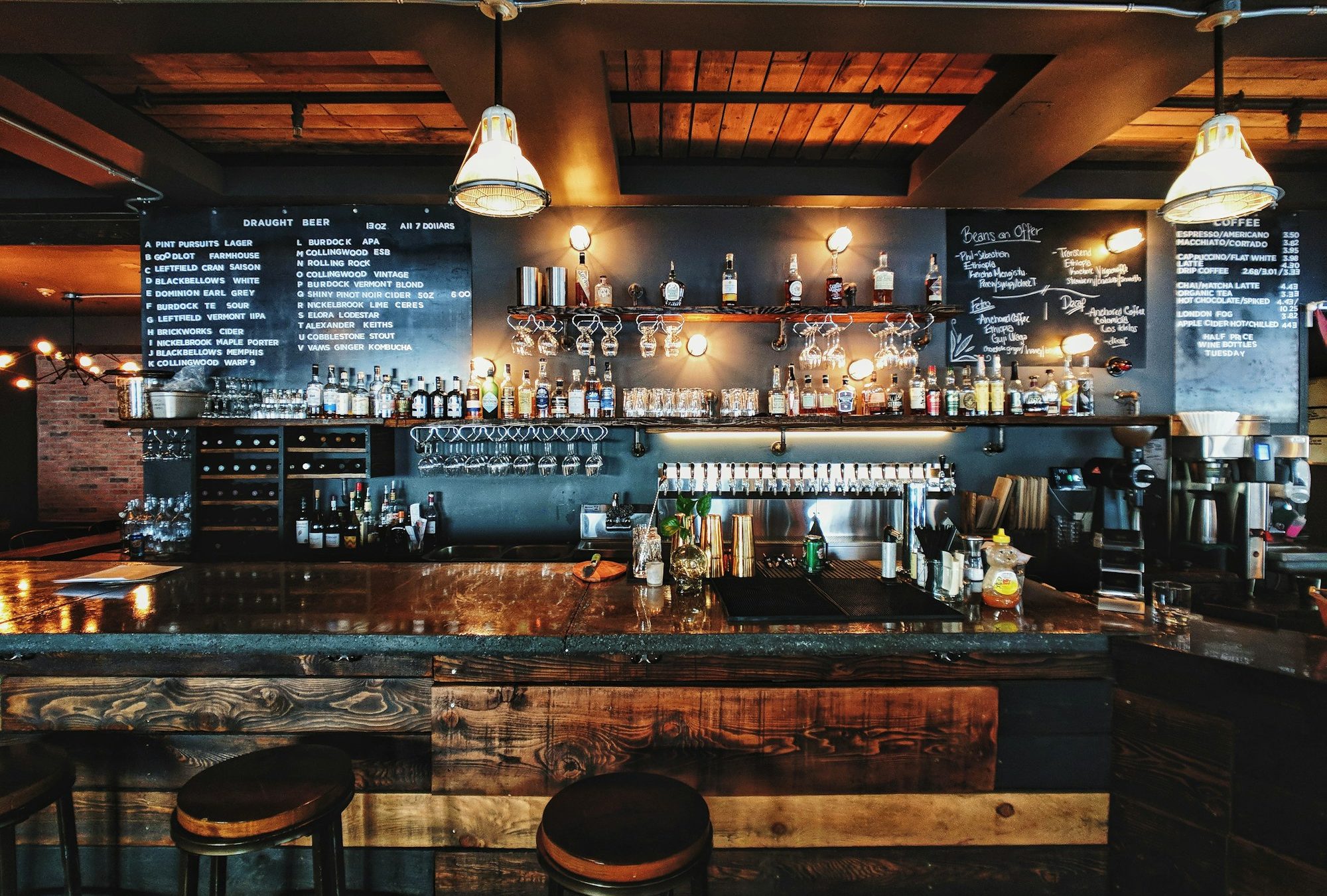 Sculpted Curve Bar, Harbourfront Hotel